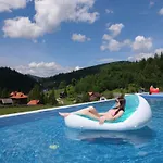 Nicole 3*